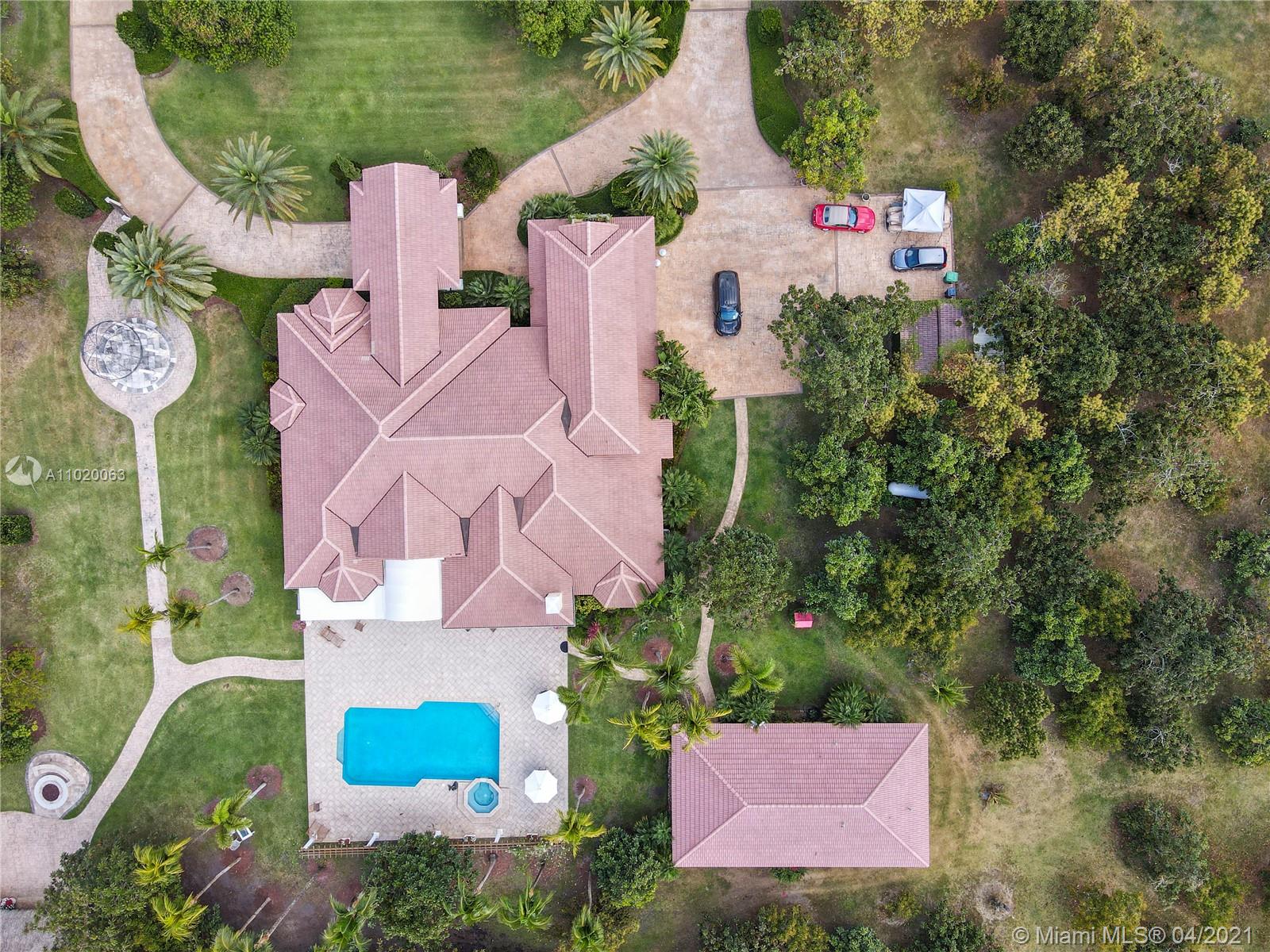 10 ACRES OF LUXURY - Residential