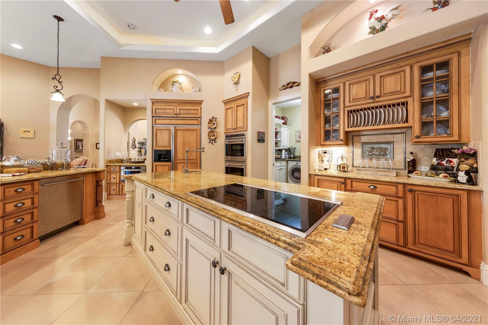 10 ACRES OF LUXURY - Residential
