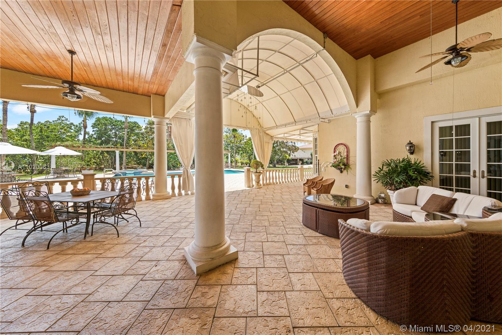10 ACRES OF LUXURY - Residential
