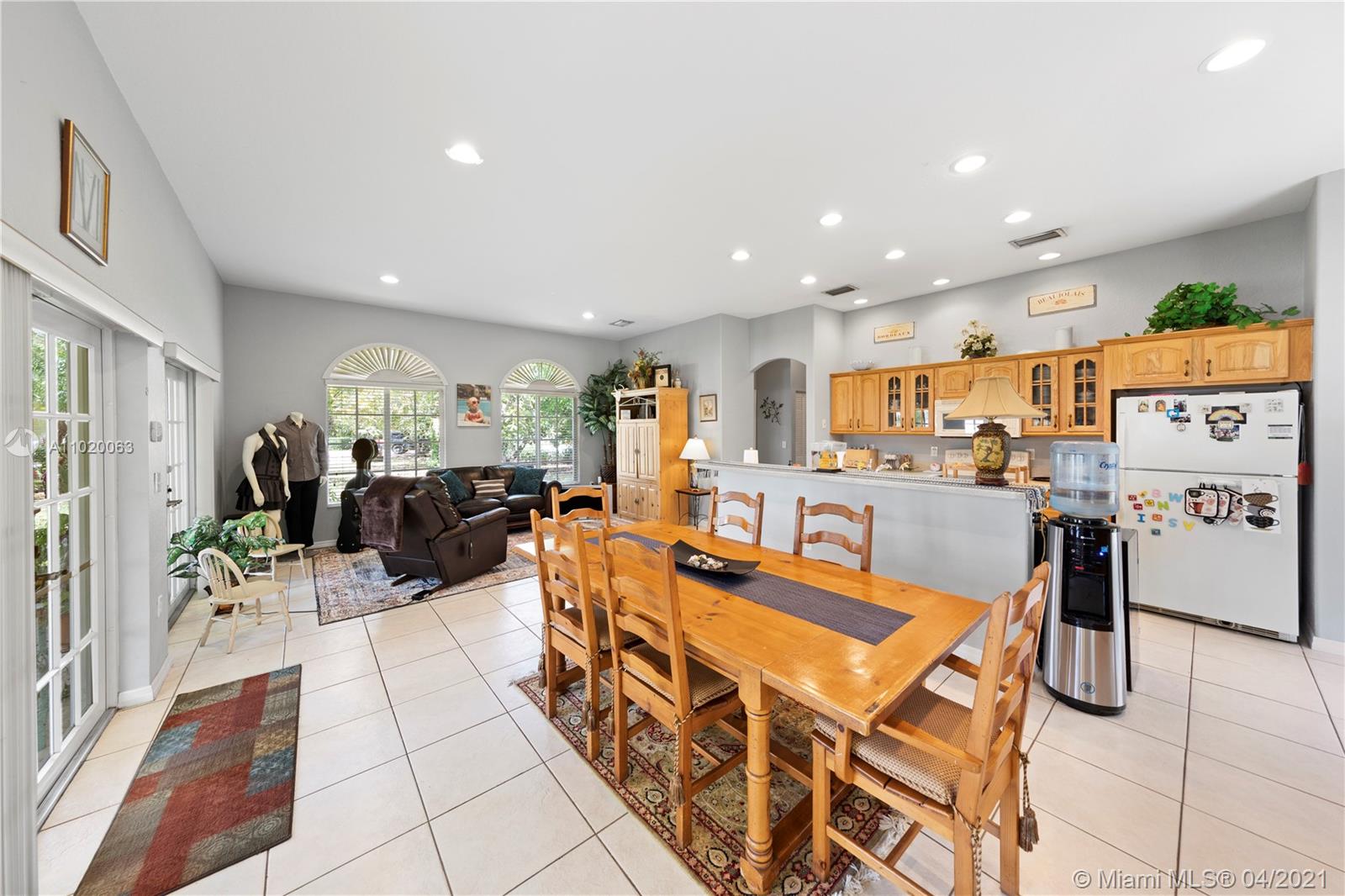 10 ACRES OF LUXURY - Residential