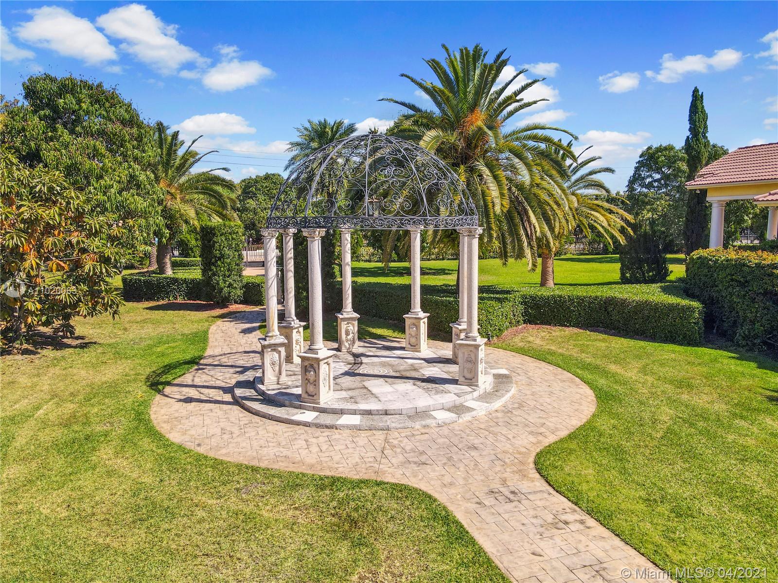 10 ACRES OF LUXURY - Residential