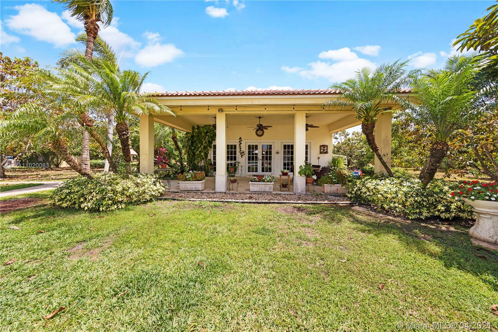 10 ACRES OF LUXURY - Residential
