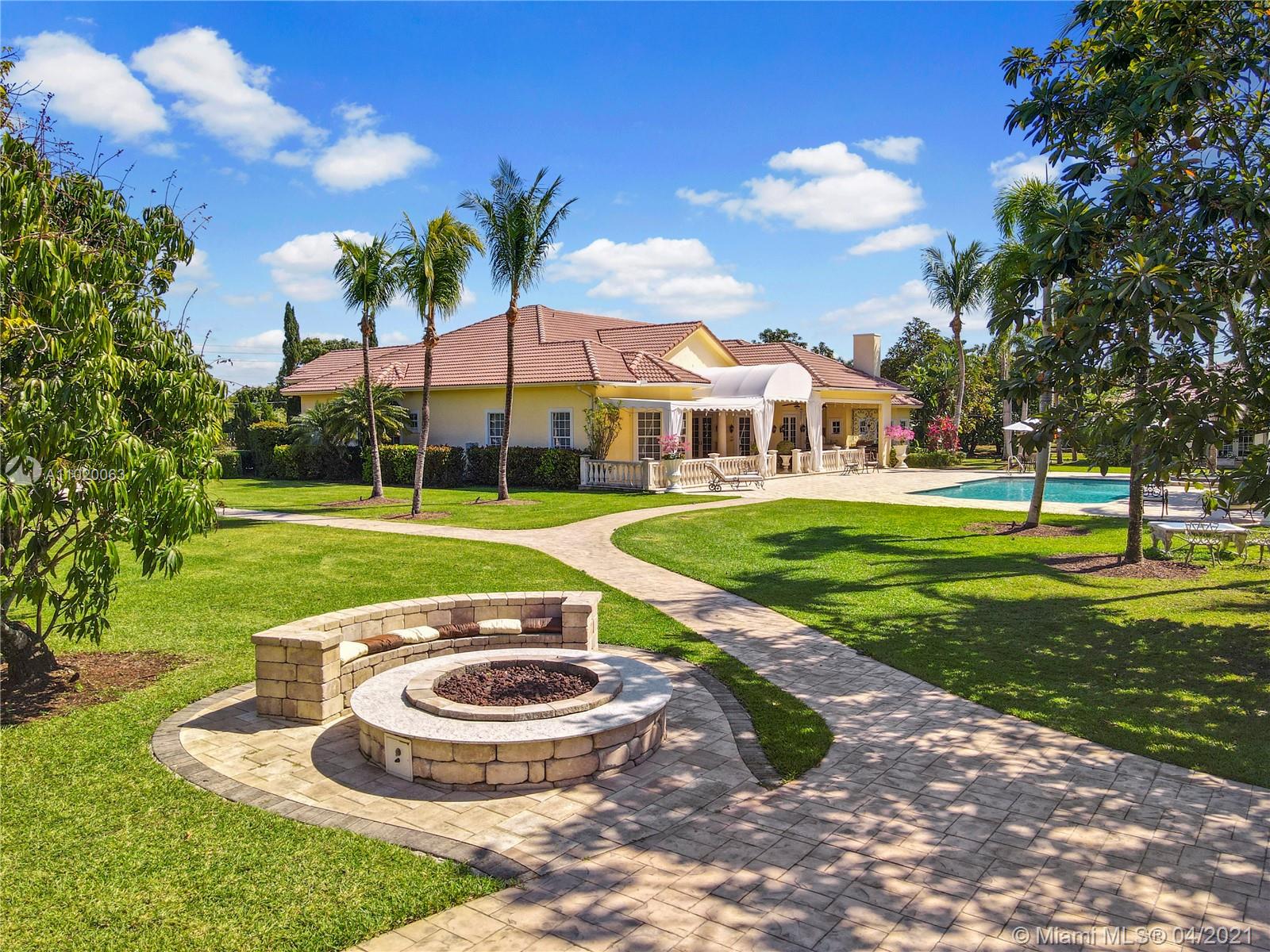 10 ACRES OF LUXURY - Residential