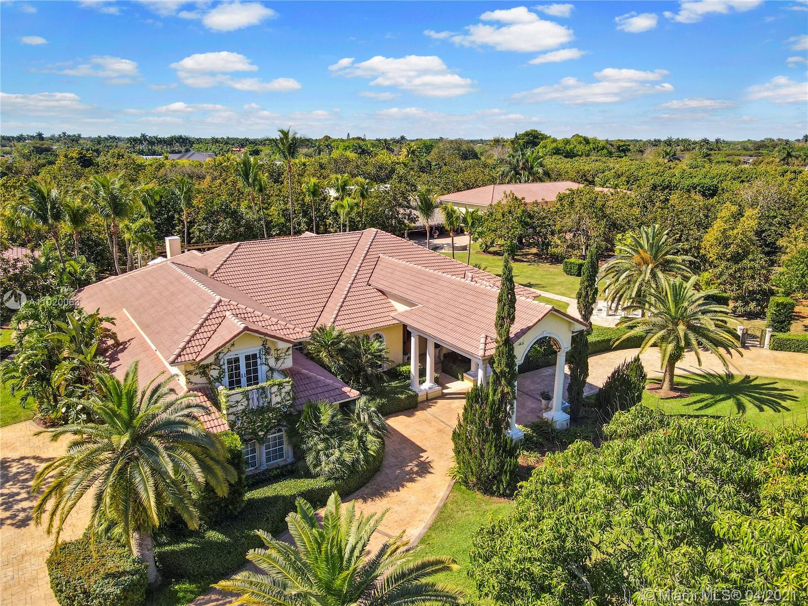 10 ACRES OF LUXURY - Residential