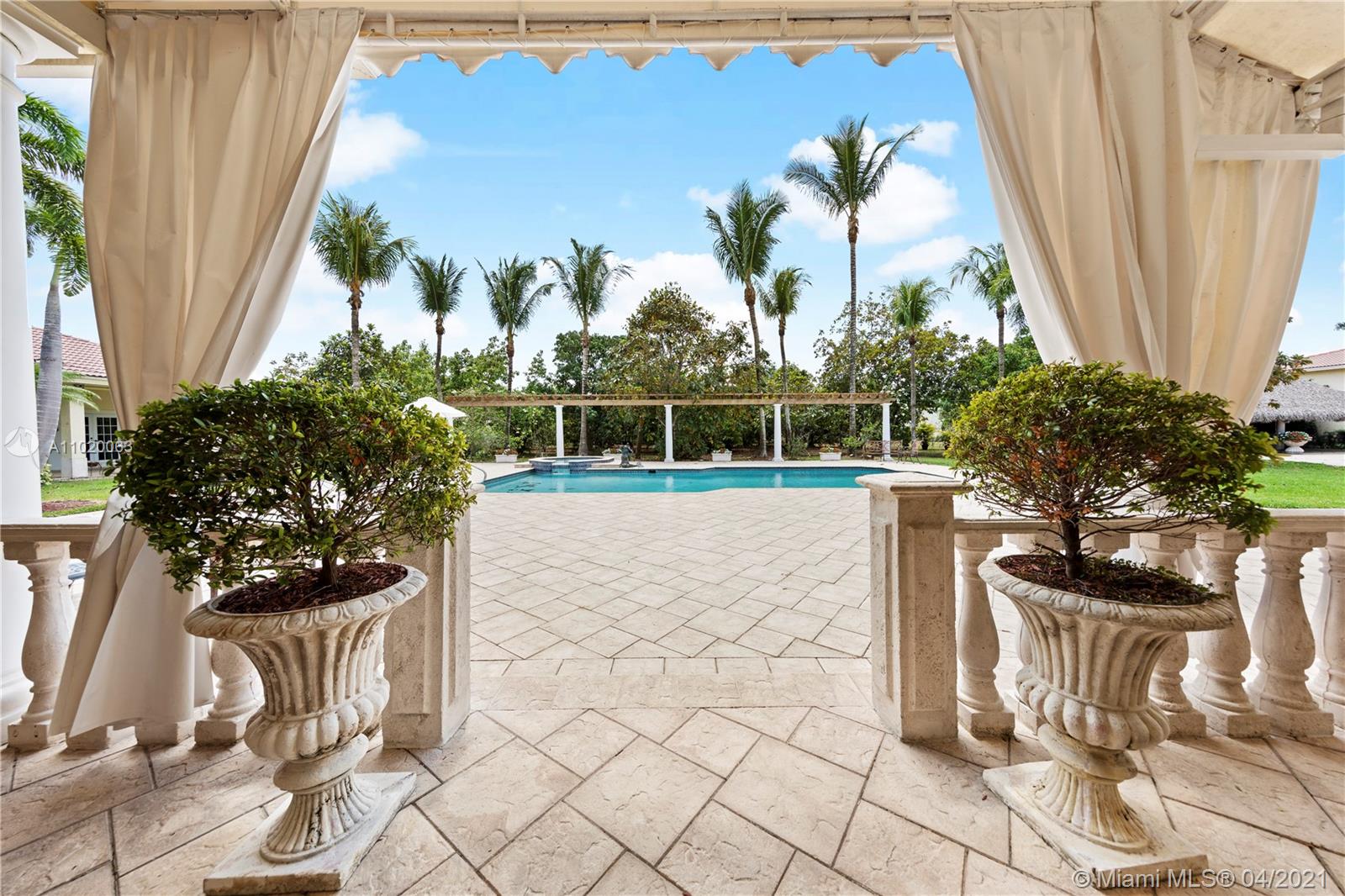 10 ACRES OF LUXURY - Residential