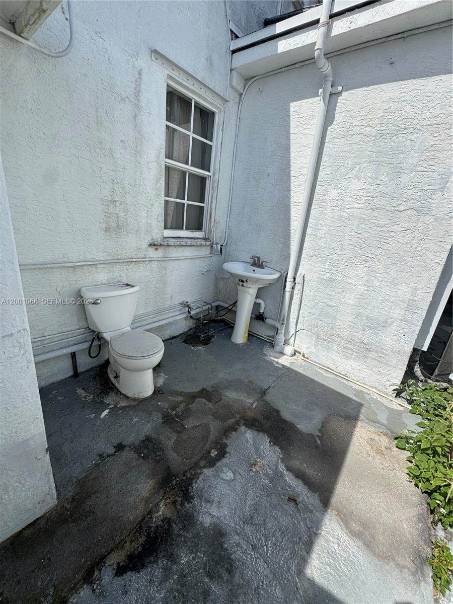 RIVERSIDE MANOR - Residential Lease