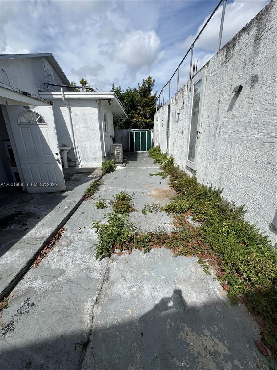 RIVERSIDE MANOR - Residential Lease