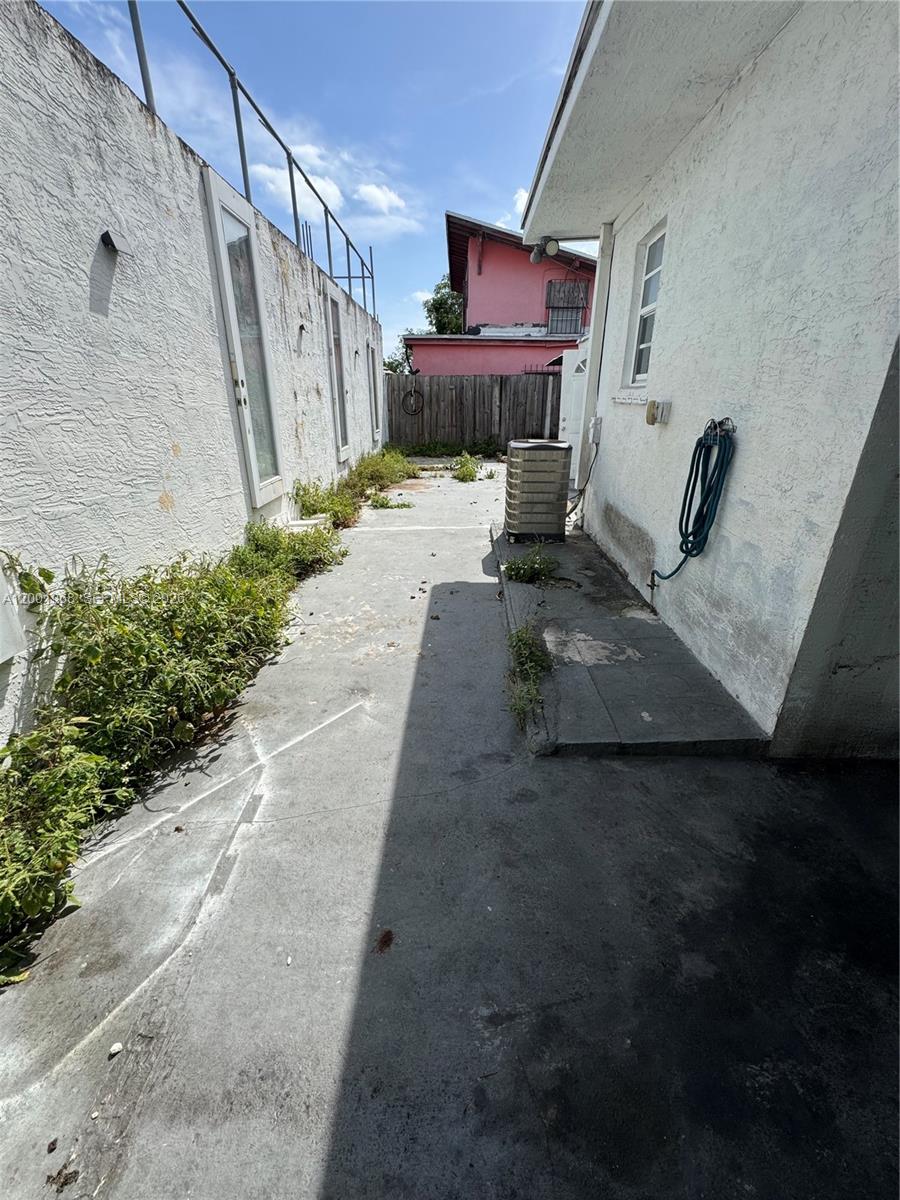 RIVERSIDE MANOR - Residential Lease