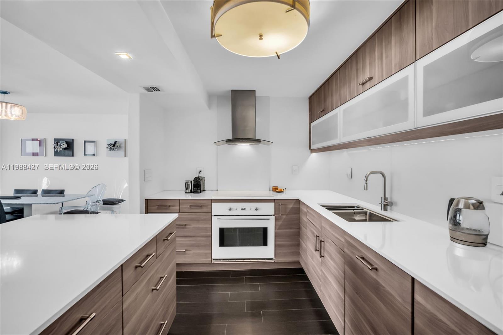 TRAFALGAR TOWERS CONDOMIN - Residential