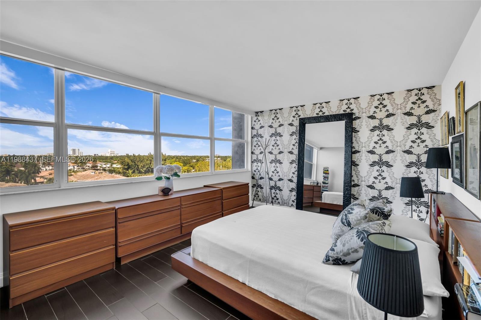 TRAFALGAR TOWERS CONDOMIN - Residential