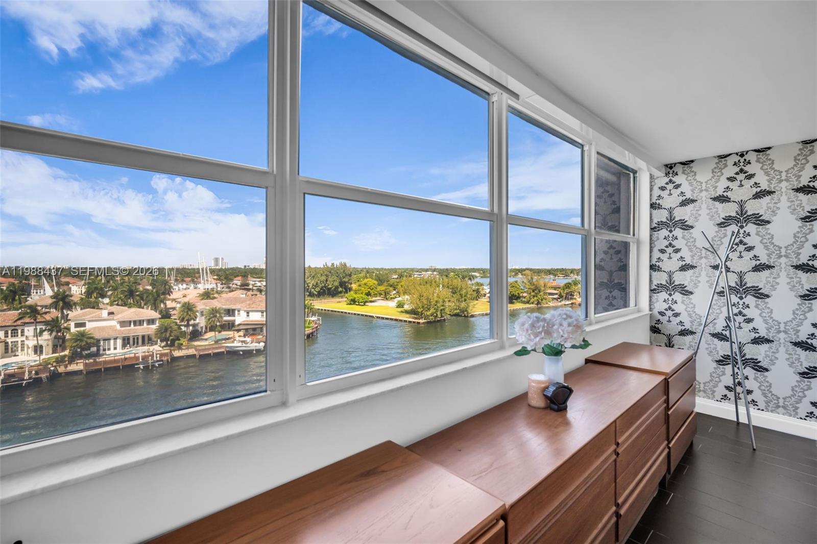 TRAFALGAR TOWERS CONDOMIN - Residential