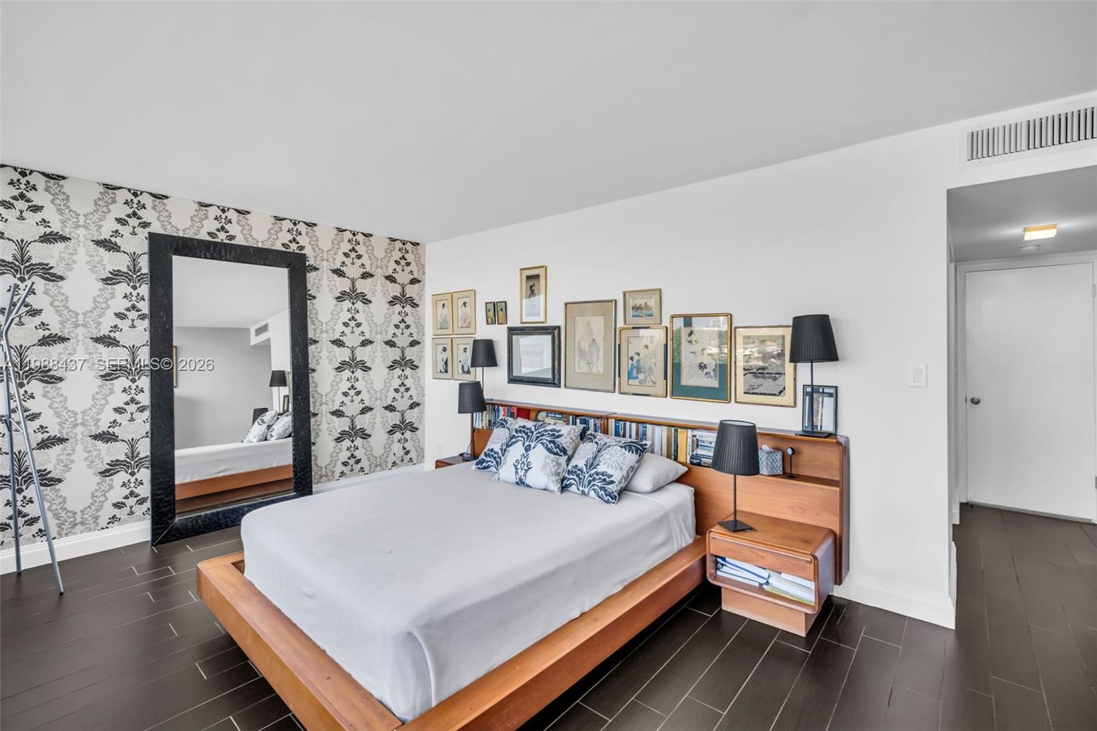 TRAFALGAR TOWERS CONDOMIN - Residential