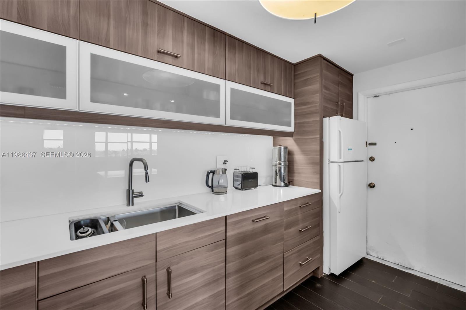 TRAFALGAR TOWERS CONDOMIN - Residential