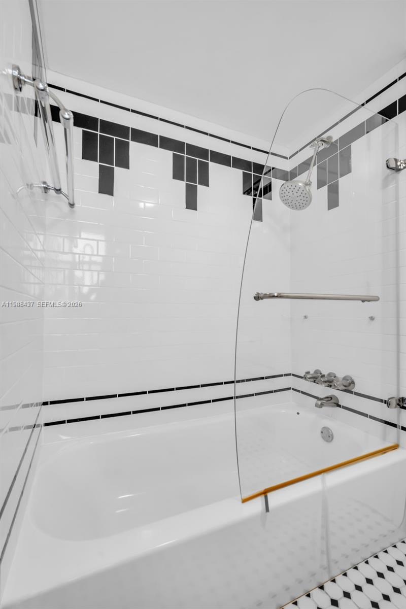 TRAFALGAR TOWERS CONDOMIN - Residential