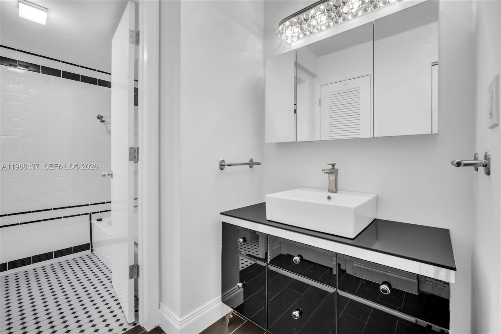 TRAFALGAR TOWERS CONDOMIN - Residential