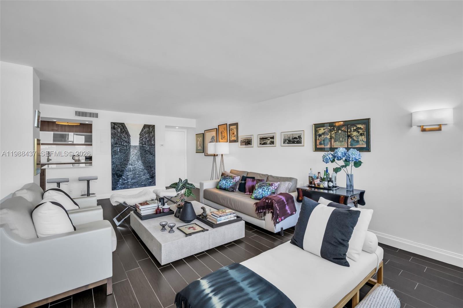 TRAFALGAR TOWERS CONDOMIN - Residential