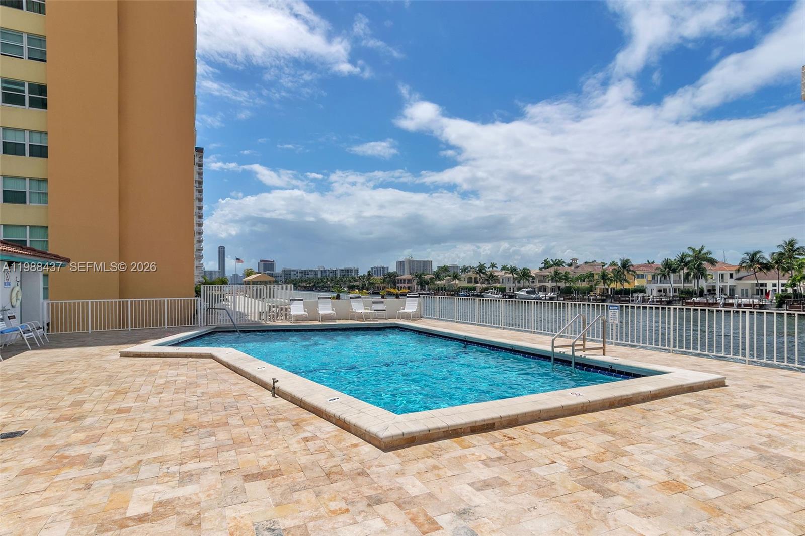 TRAFALGAR TOWERS CONDOMIN - Residential