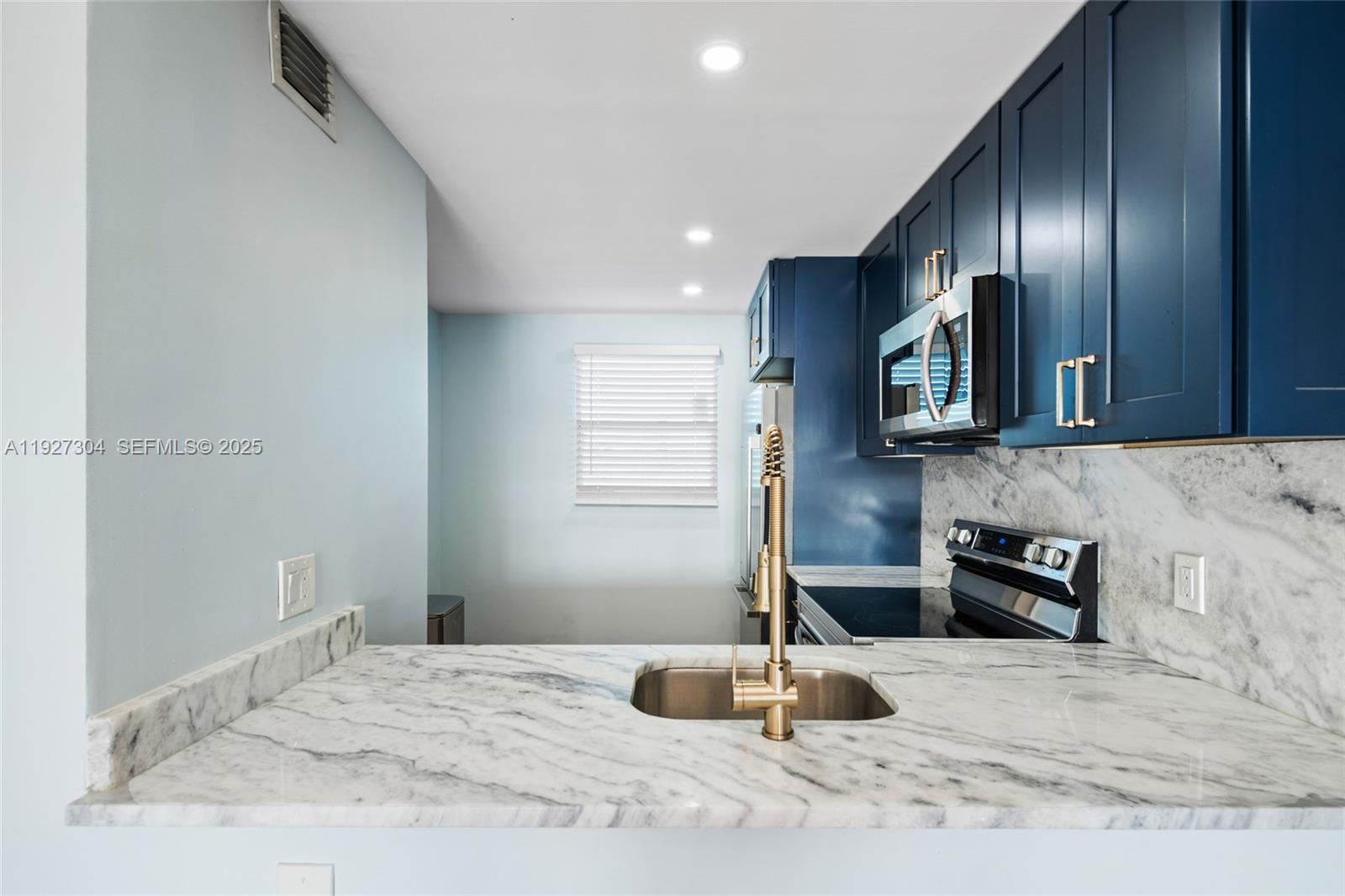 ROYAL PARK CONDO - Residential