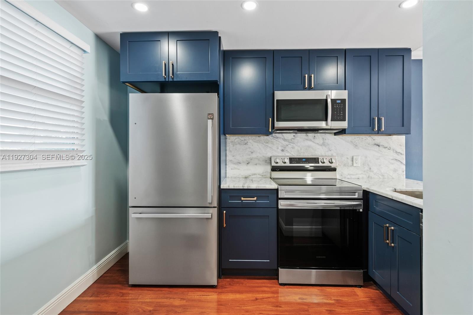 ROYAL PARK CONDO - Residential