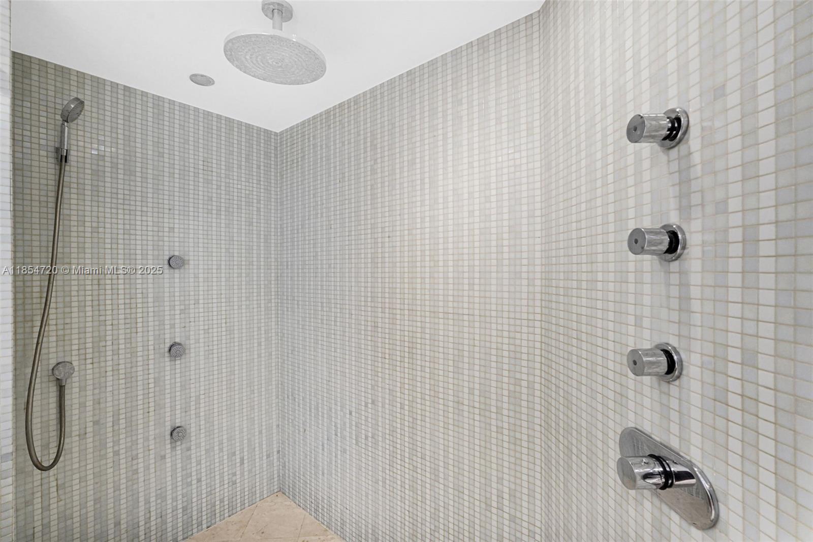 LA PERLA CONDO - Residential