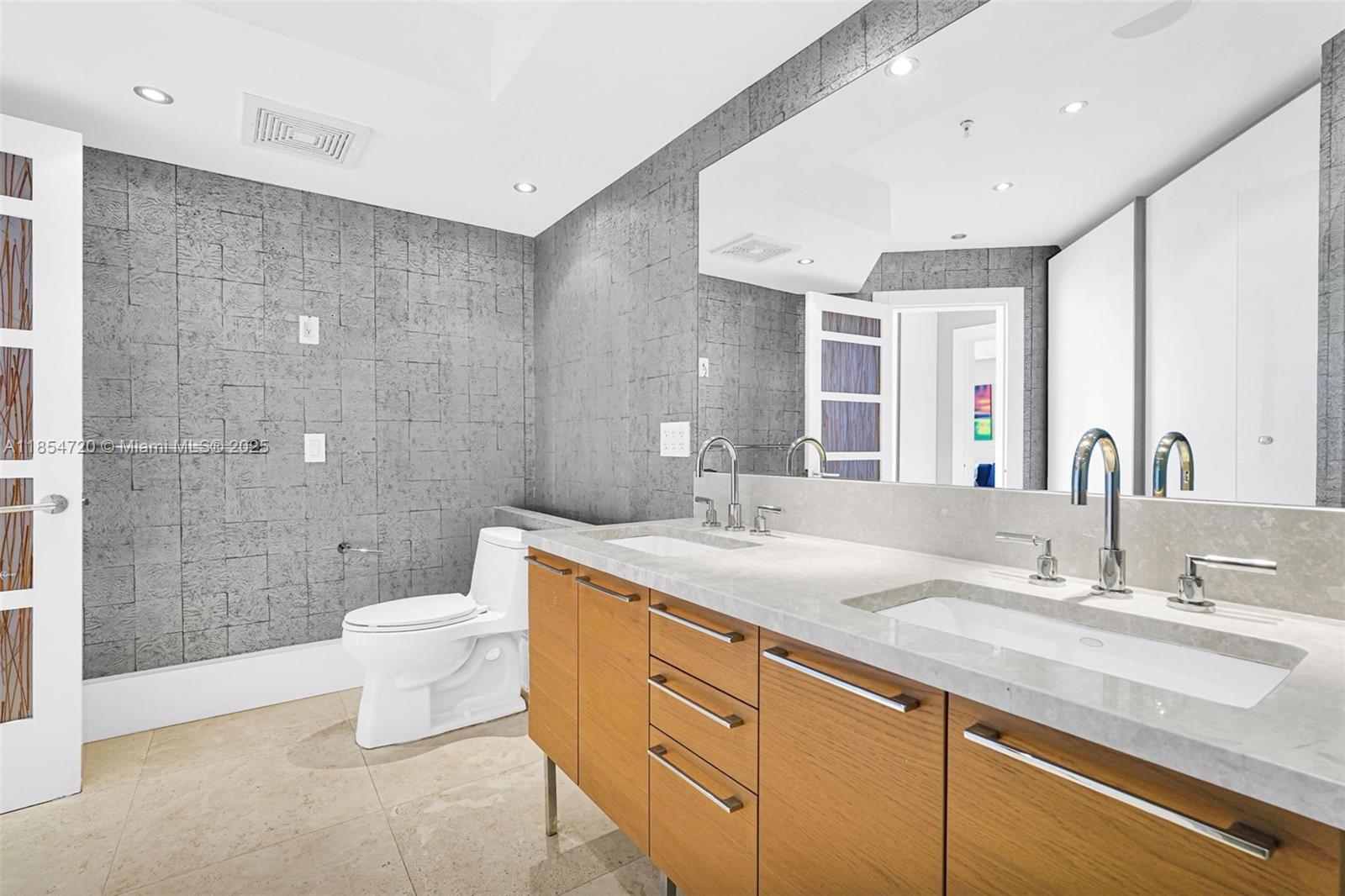 LA PERLA CONDO - Residential