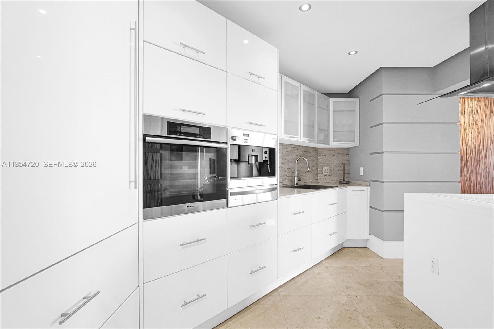 LA PERLA CONDO - Residential