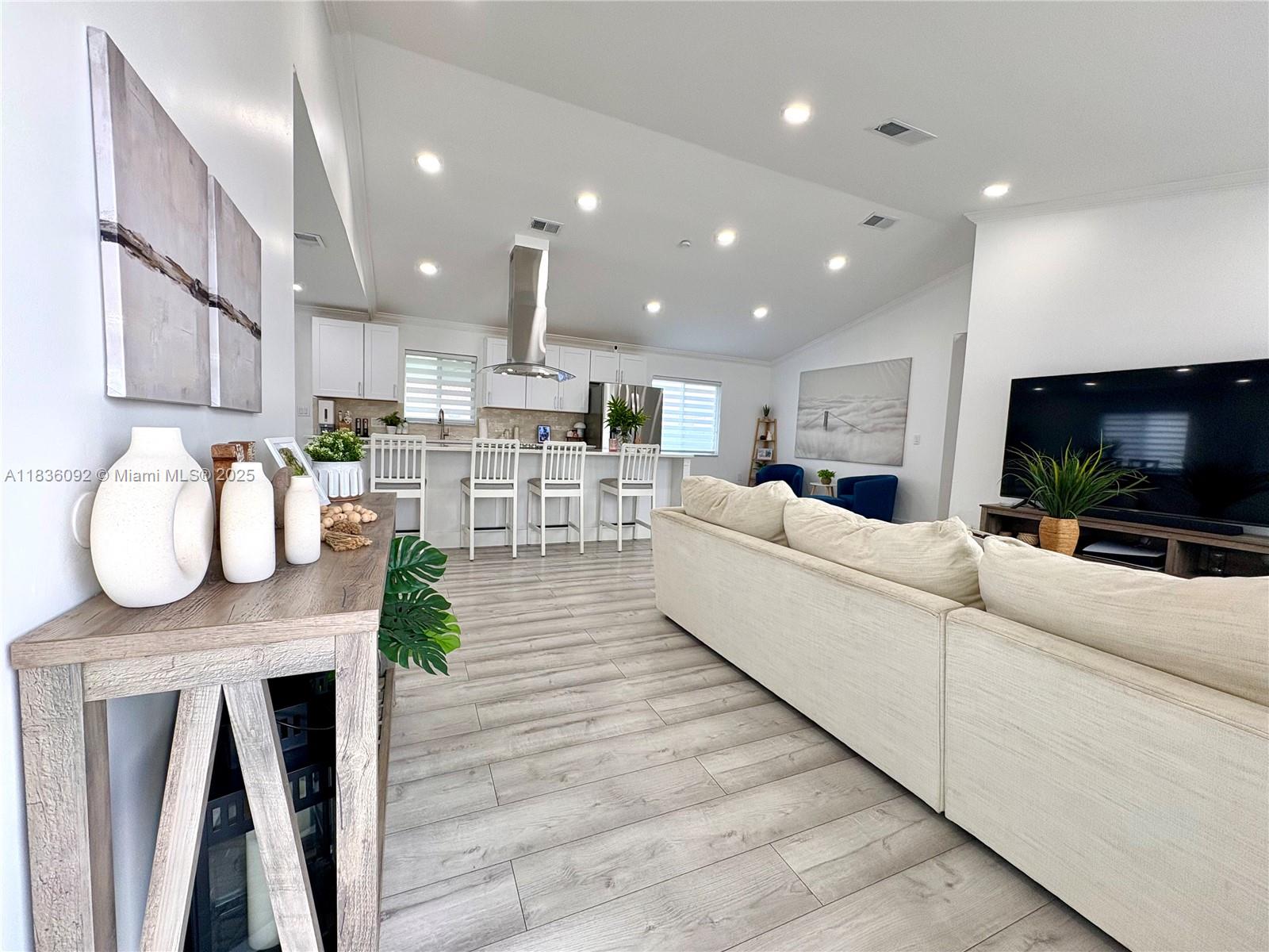 3320 SW 139th Ave, Miami, FL, 33175/$850,000 1 3320 SW 139th Ave
