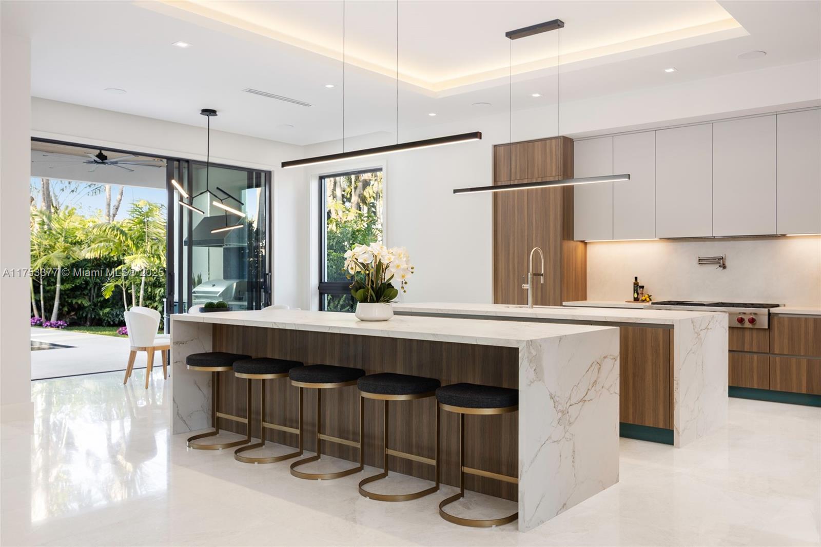 SNAPPER CREEK GROVES - Residential