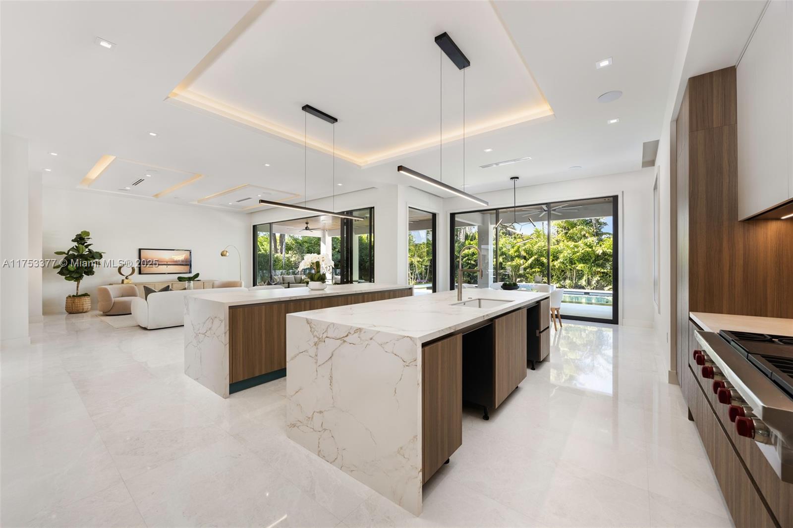 SNAPPER CREEK GROVES - Residential