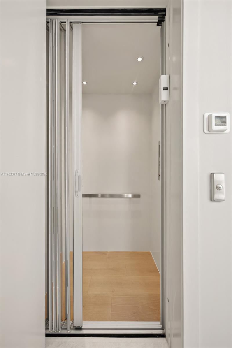 SNAPPER CREEK GROVES - Residential