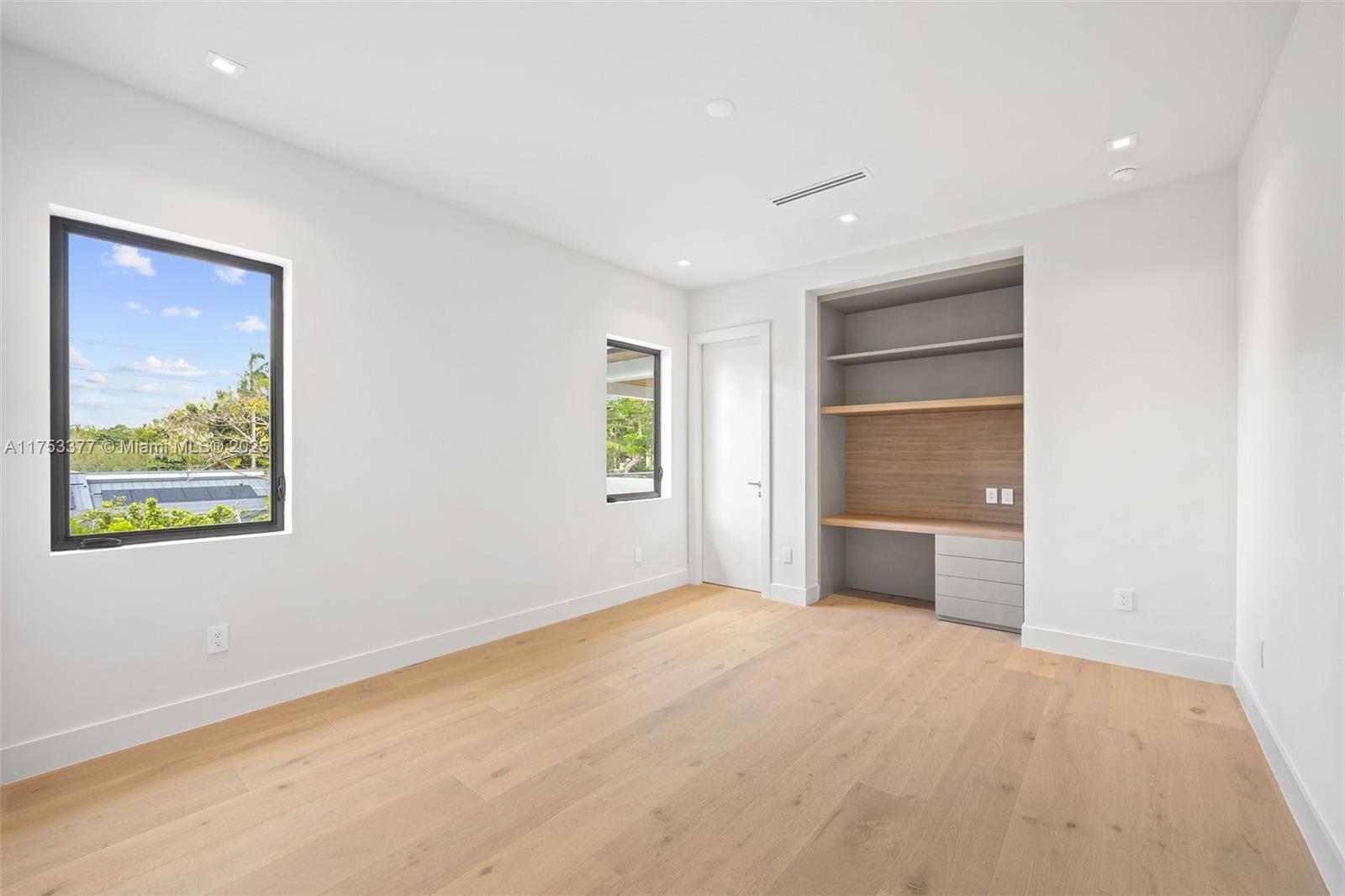 SNAPPER CREEK GROVES - Residential