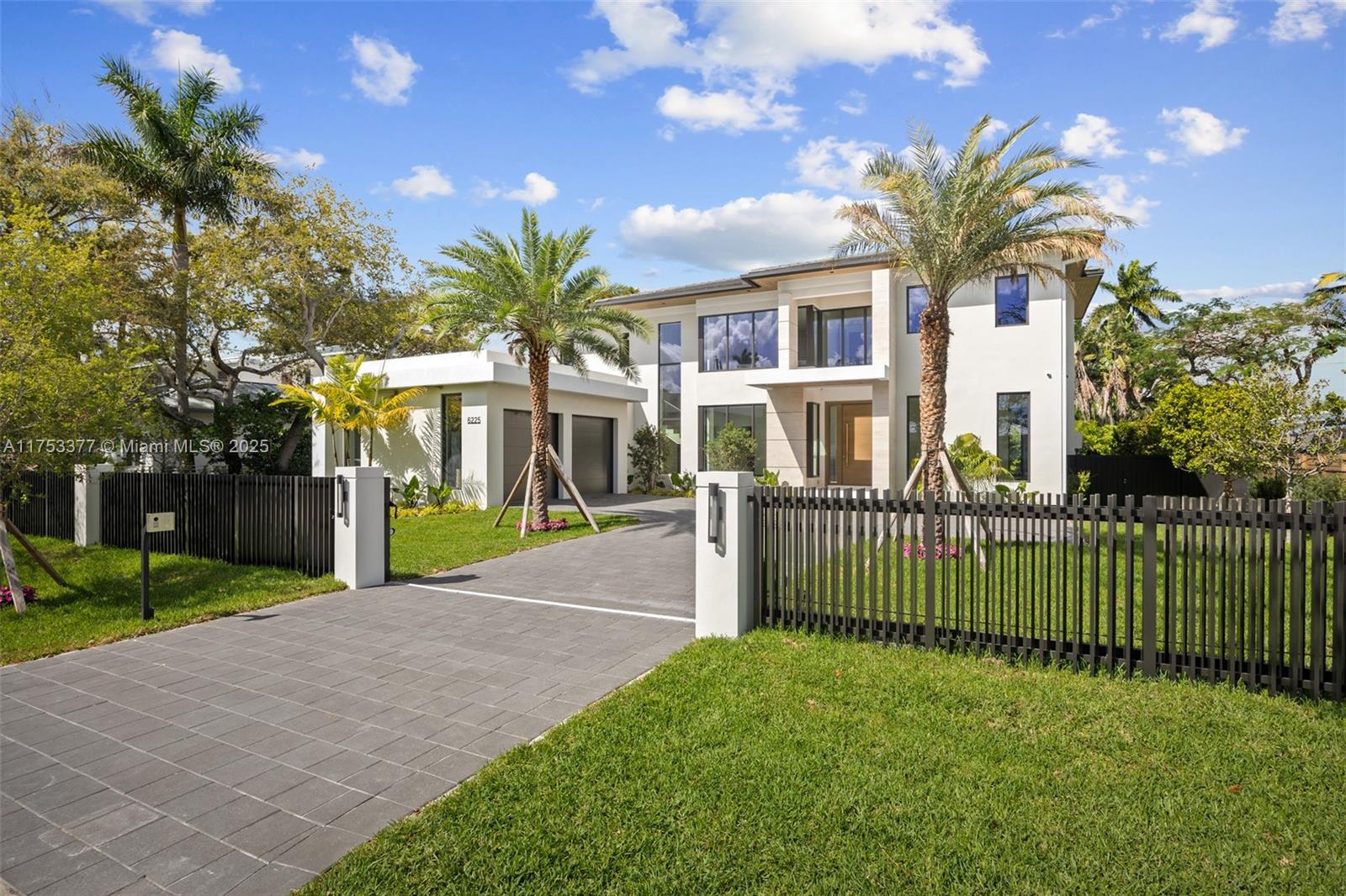 SNAPPER CREEK GROVES - Residential