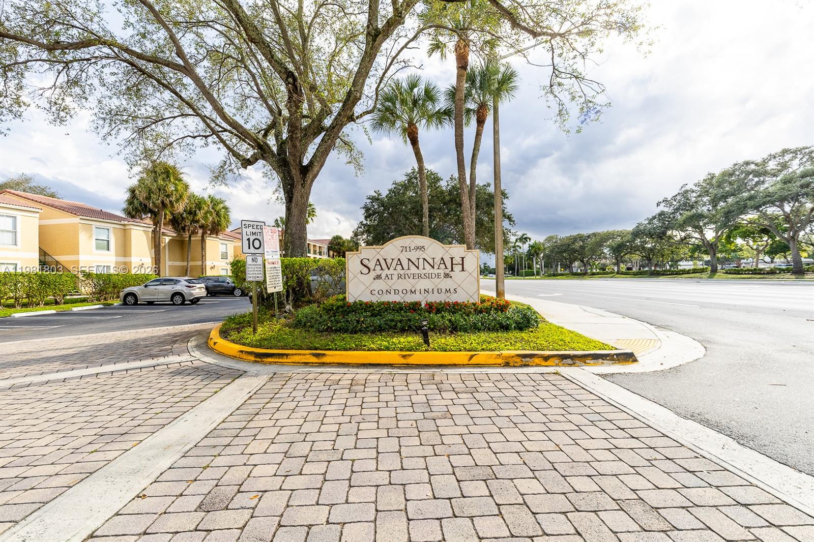 SAVANNAH AT RIVERSIDE CON - Residential