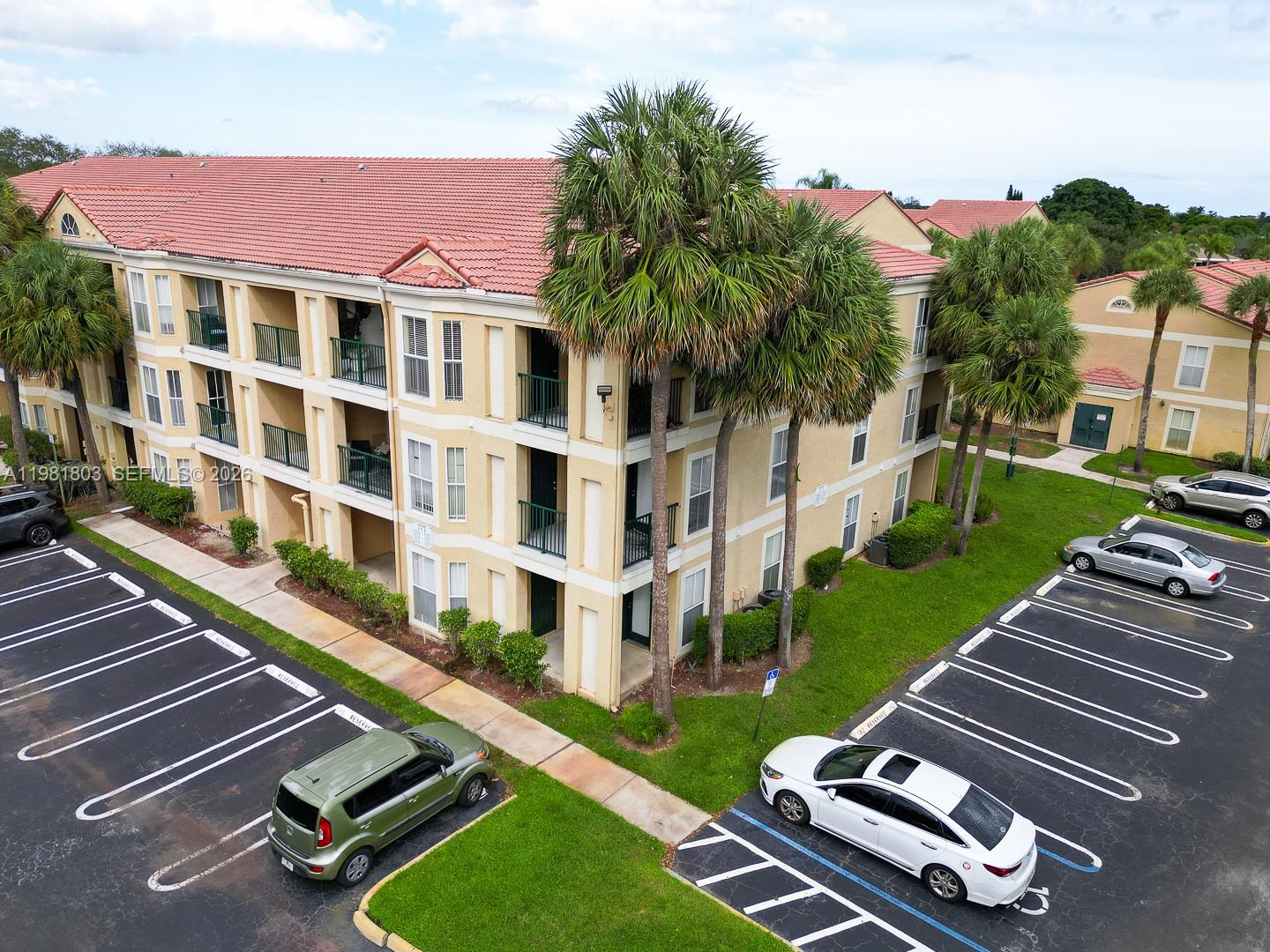 SAVANNAH AT RIVERSIDE CON - Residential