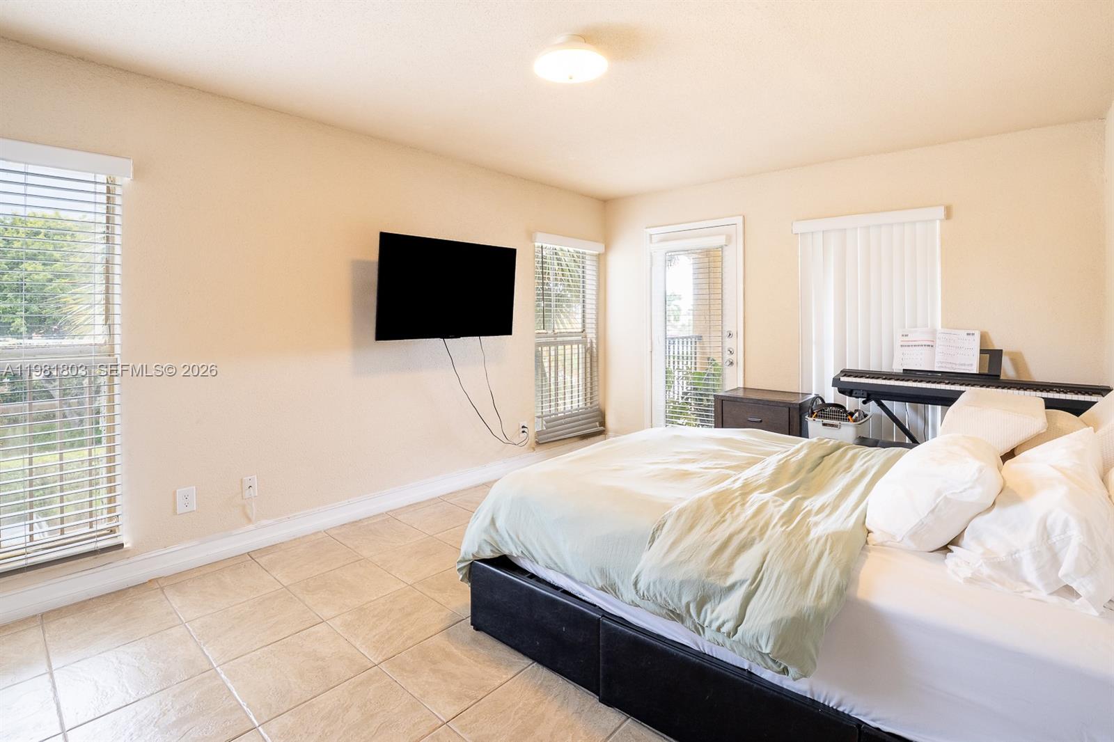 SAVANNAH AT RIVERSIDE CON - Residential