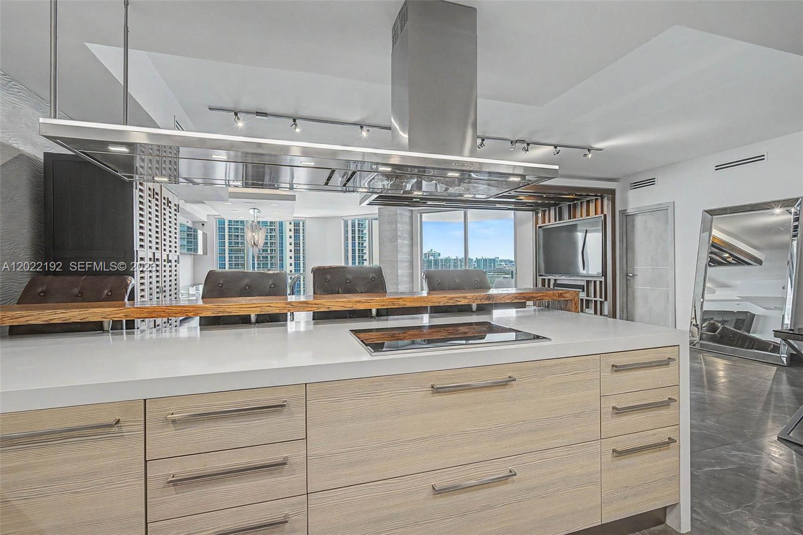17111 Biscayne Blvd 1405/07, North Miami Beach, FL, 33160/$2,950,000 2 17111 Biscayne Blvd 1405/07