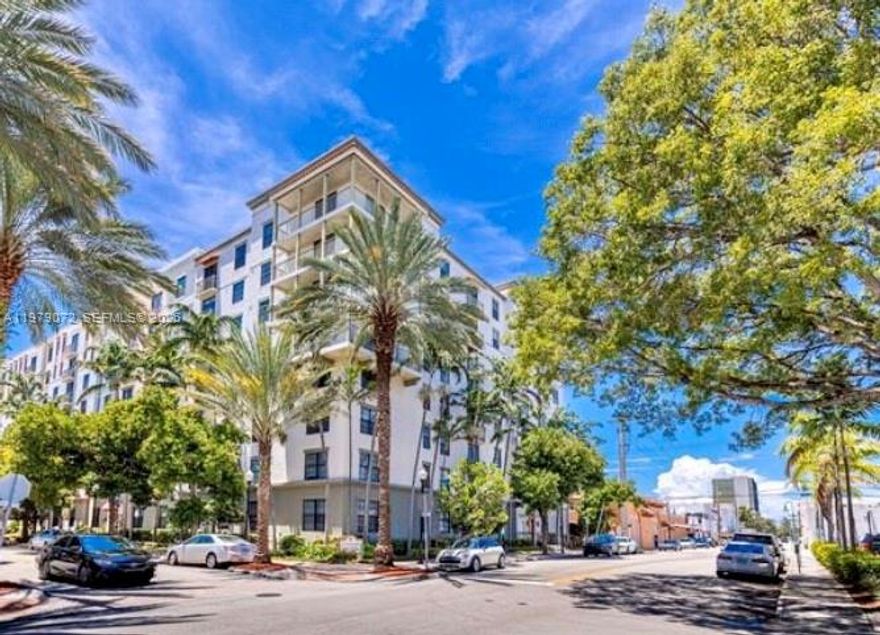 Beautiful unit 1bed 1bath, covered parking, full size washer & dryer, brand new appliances, brand new AC, brand new laminate flooring, fitness center, resort style pool and bbq area, best building in Young Circle of Hollywood, right next to supermarkets, banks, restaurants, shops, schools, hospitals and much more. HOA ask for credit score 650+.Proof of income, First, last & security deposit. No eviction history.