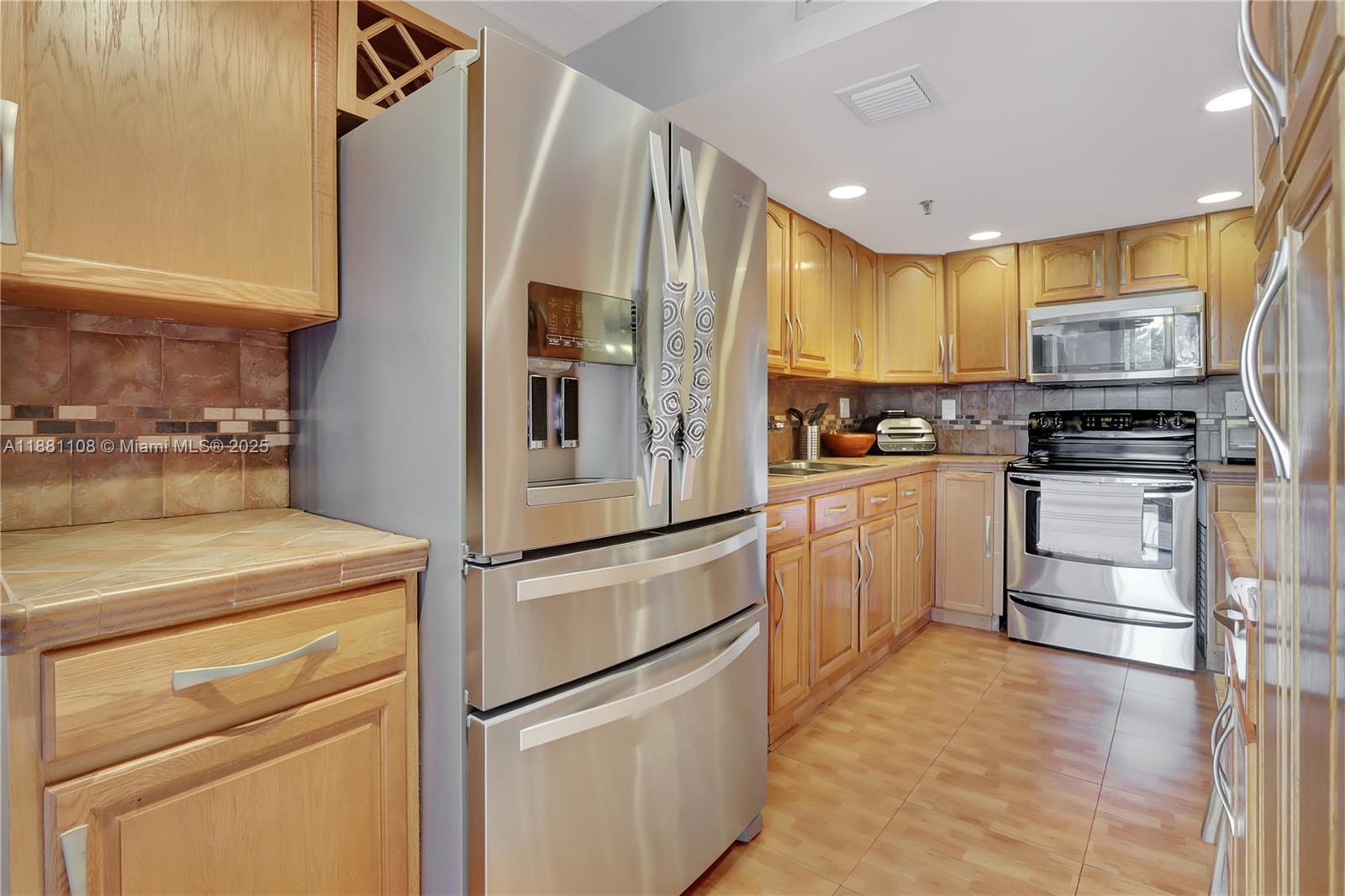 GREYNOLDS PARK CLUB CONDO - Residential