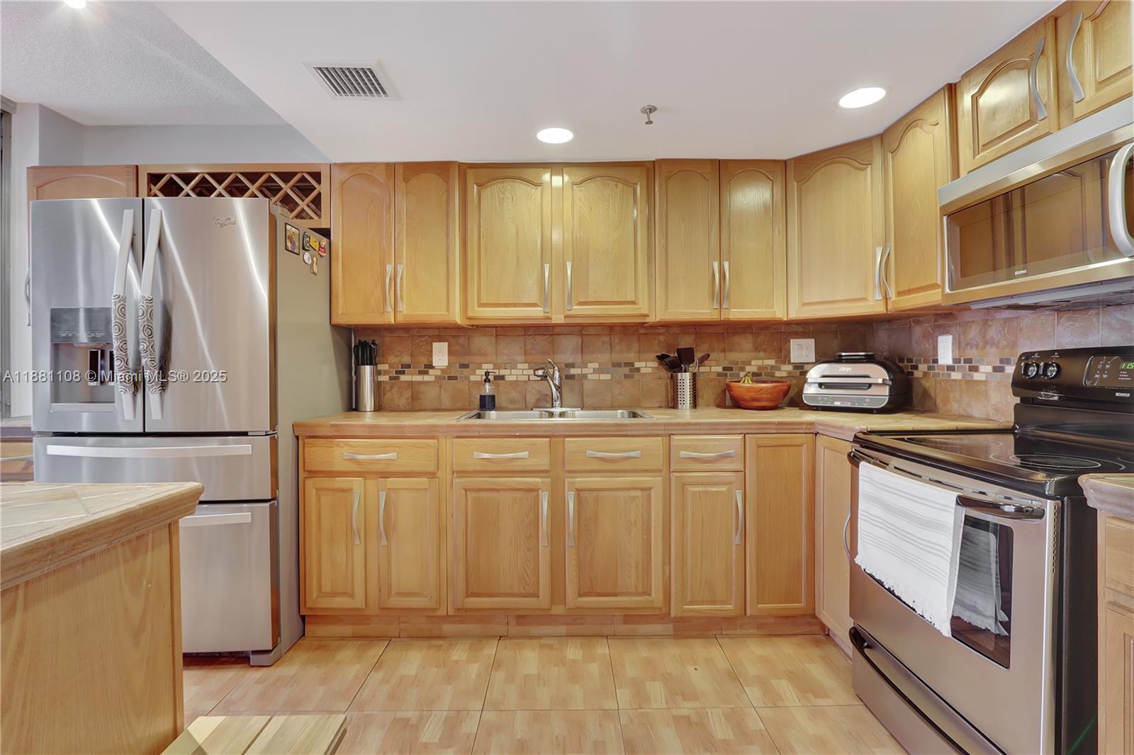 GREYNOLDS PARK CLUB CONDO - Residential