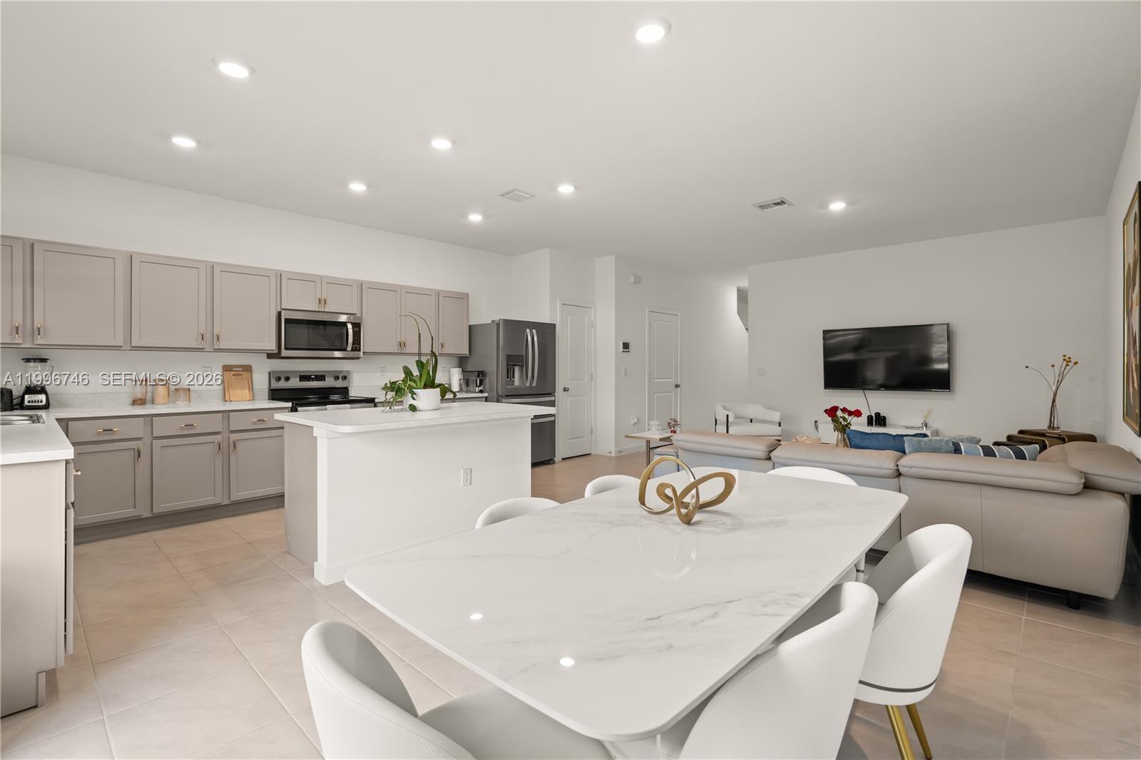 HIGHLAND OAKS - Residential