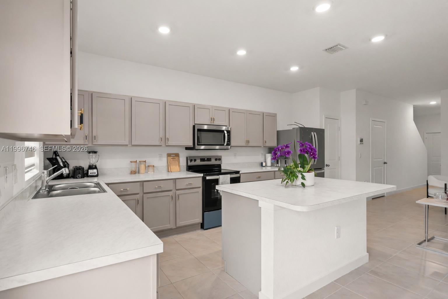 HIGHLAND OAKS - Residential