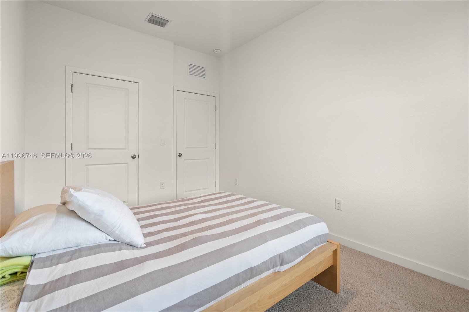 HIGHLAND OAKS - Residential