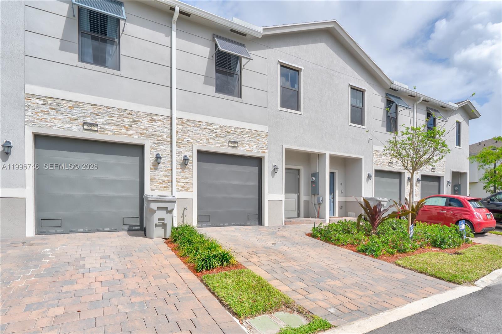 HIGHLAND OAKS - Residential