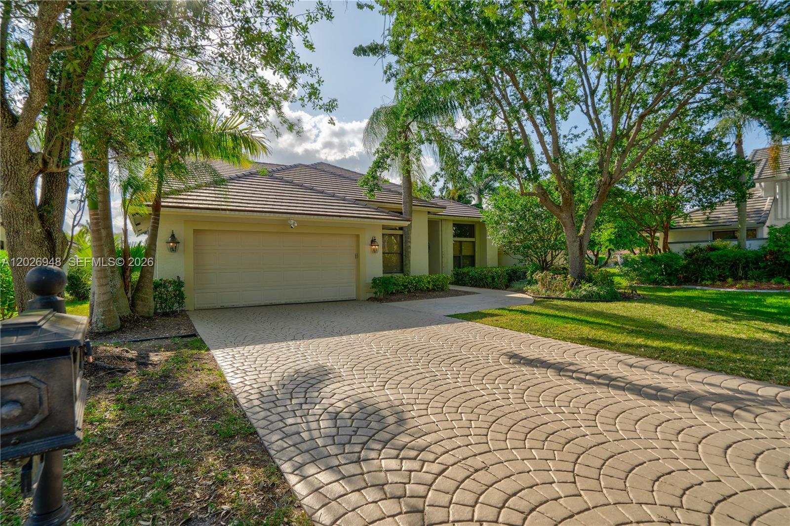 1087 Deerwood Ln