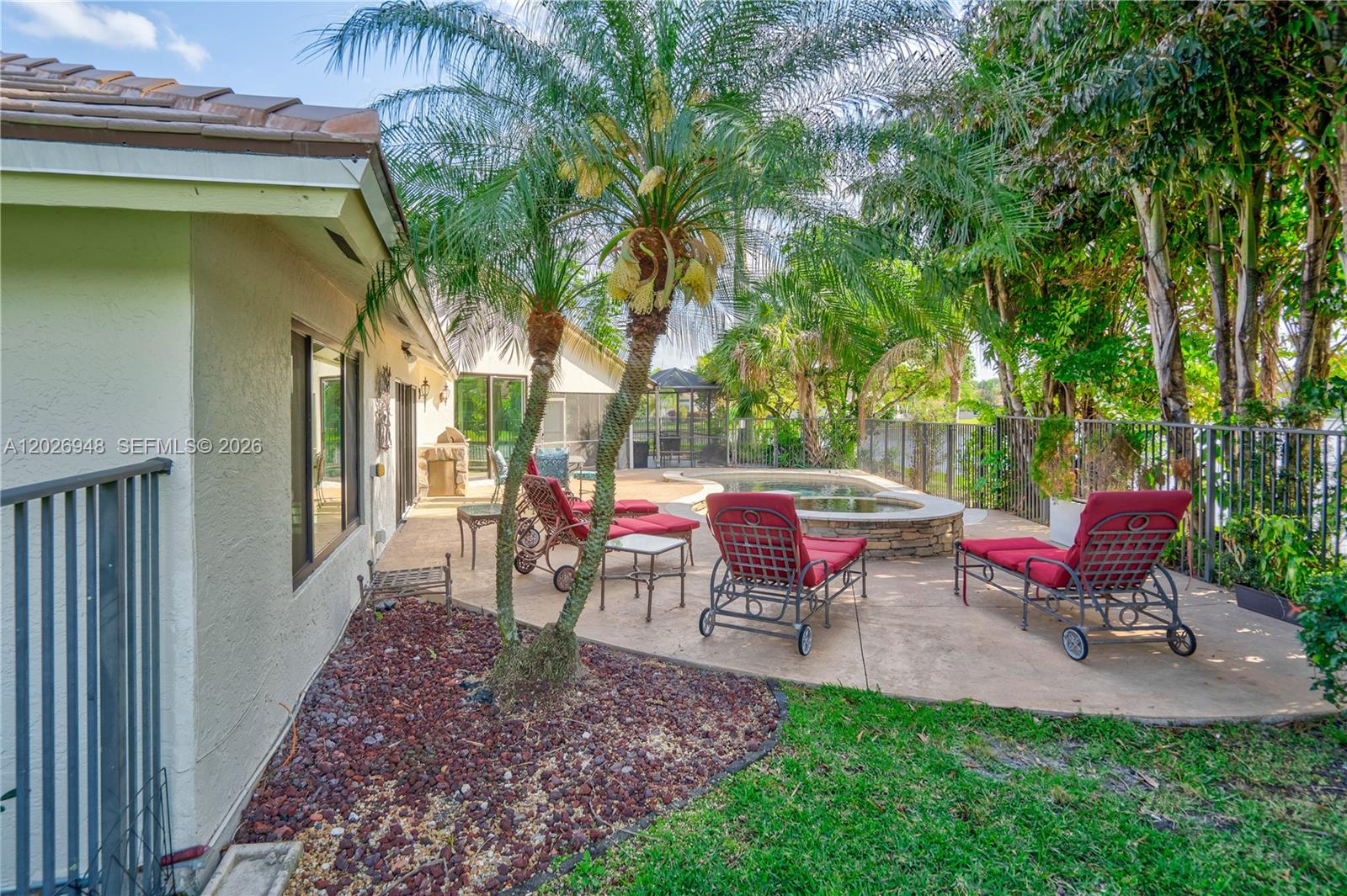 COUNTRY ISLES - Residential
