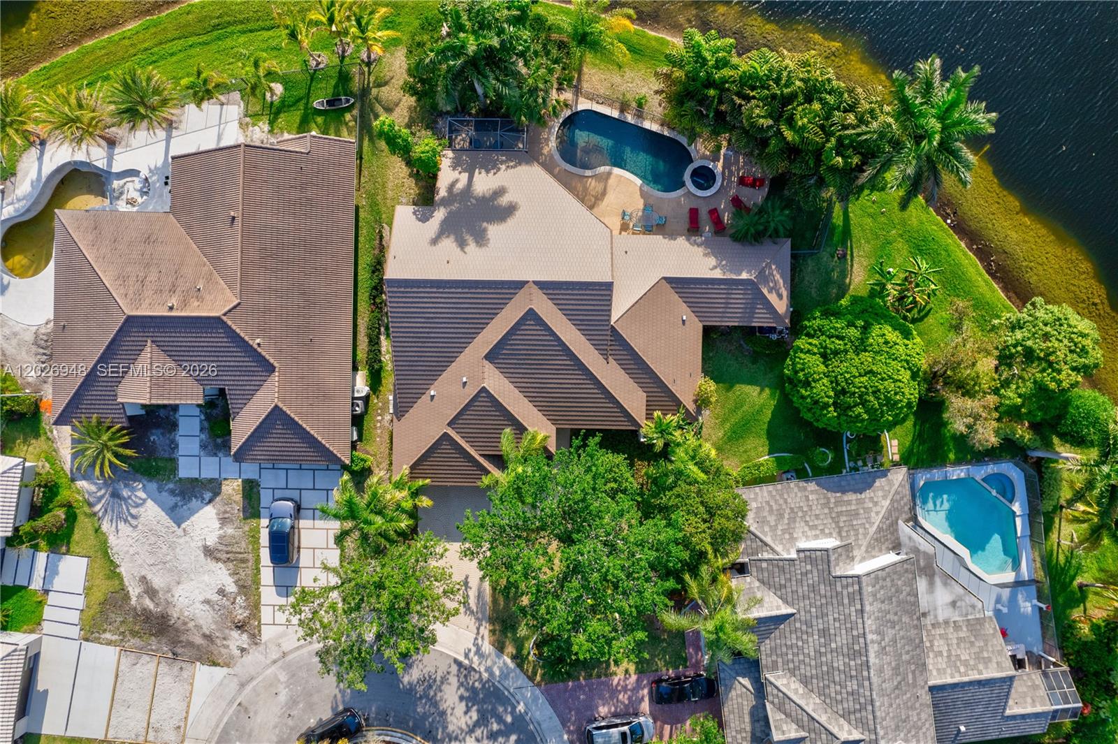 COUNTRY ISLES - Residential
