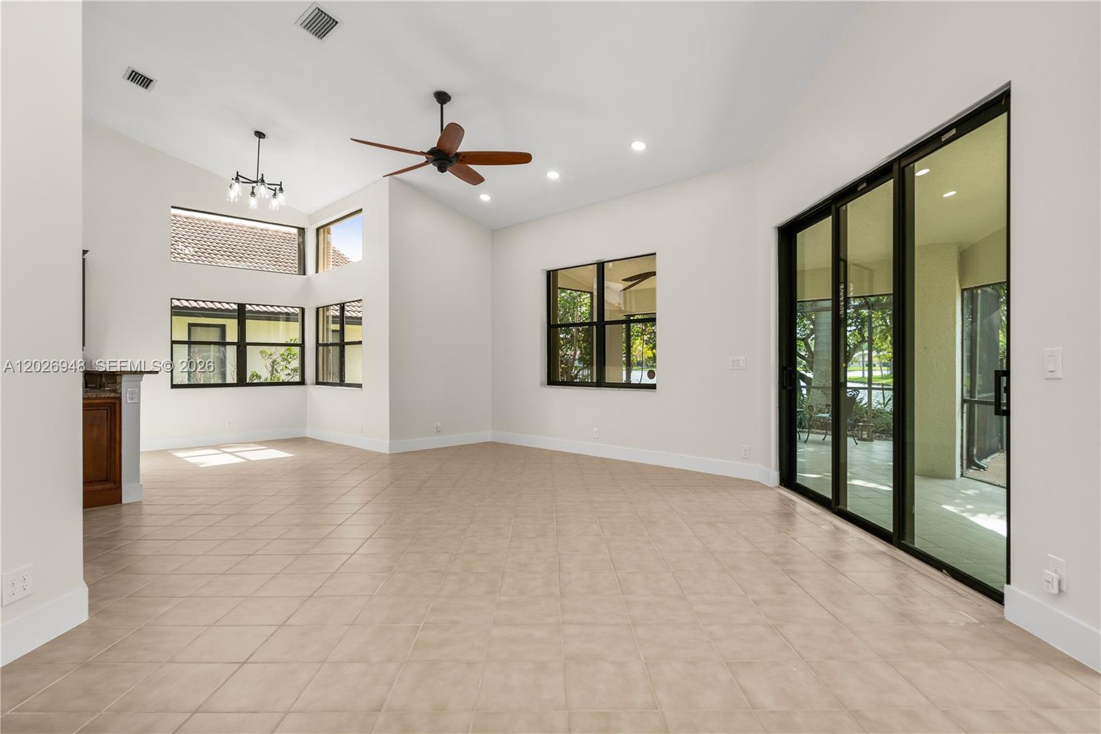 COUNTRY ISLES - Residential