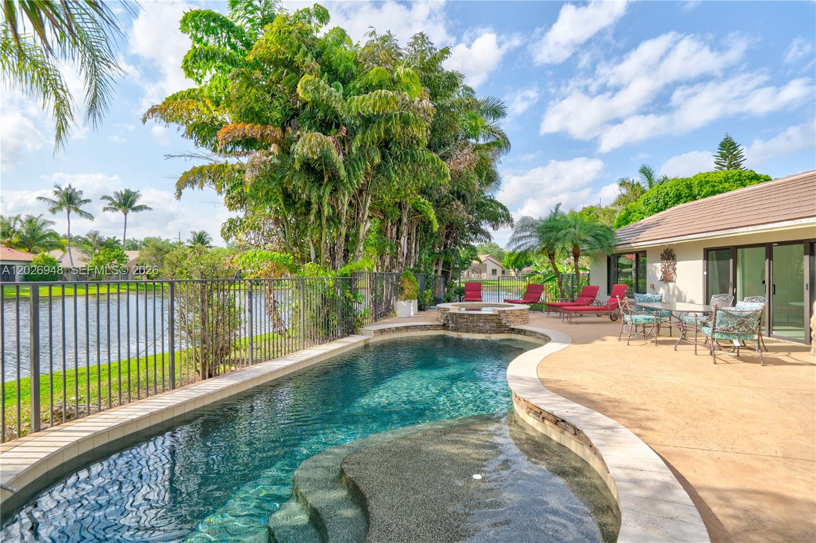 COUNTRY ISLES - Residential