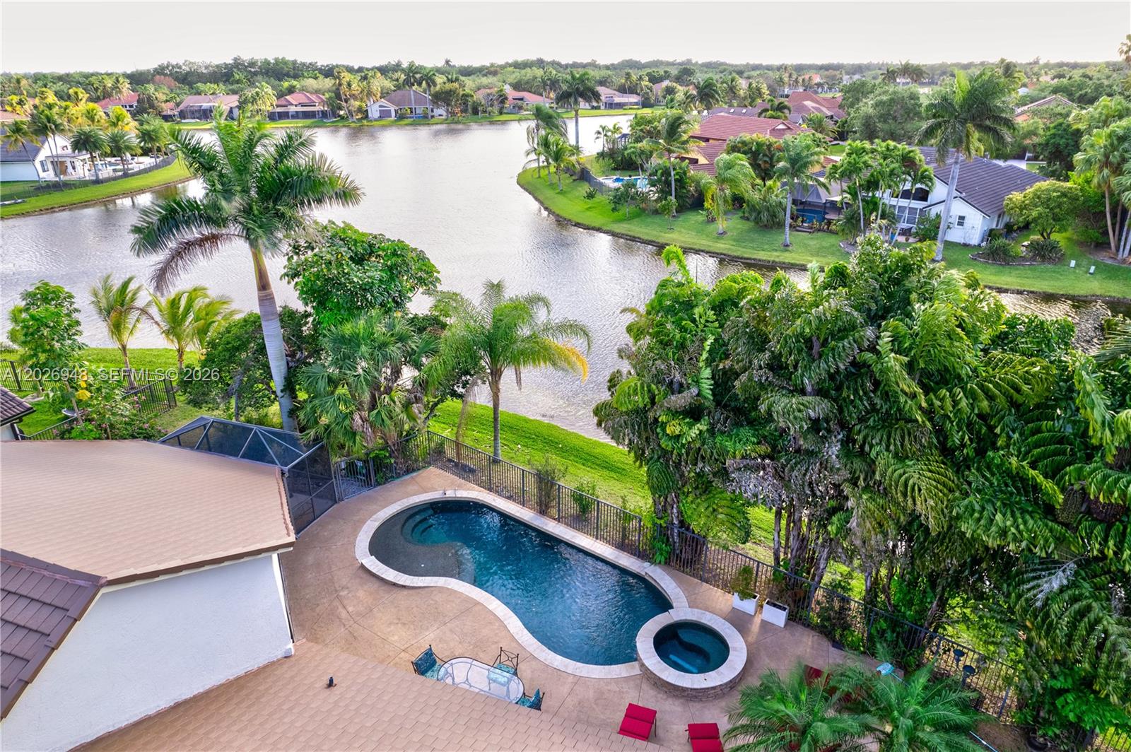 COUNTRY ISLES - Residential