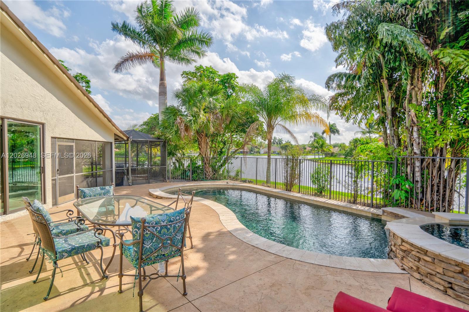 COUNTRY ISLES - Residential
